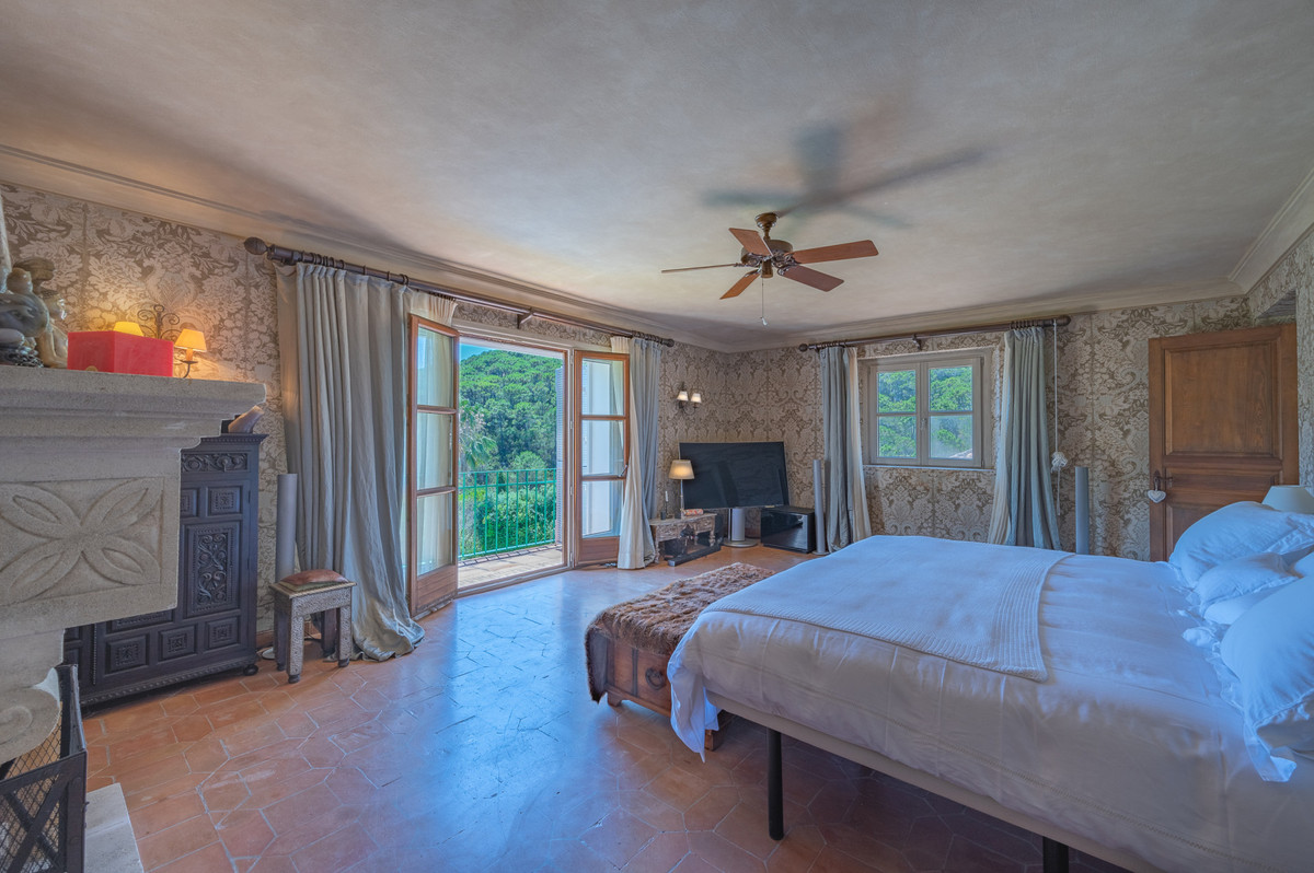 Huis te koop in Estepona | 10 slaapkamers H4315363