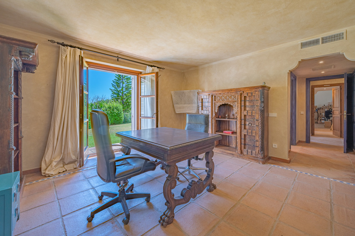 Huis te koop in Estepona | 10 slaapkamers H4315363