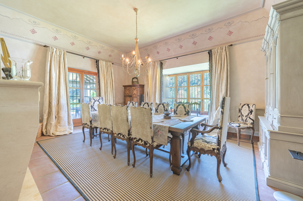 Huis te koop in Estepona | 10 slaapkamers H4315363