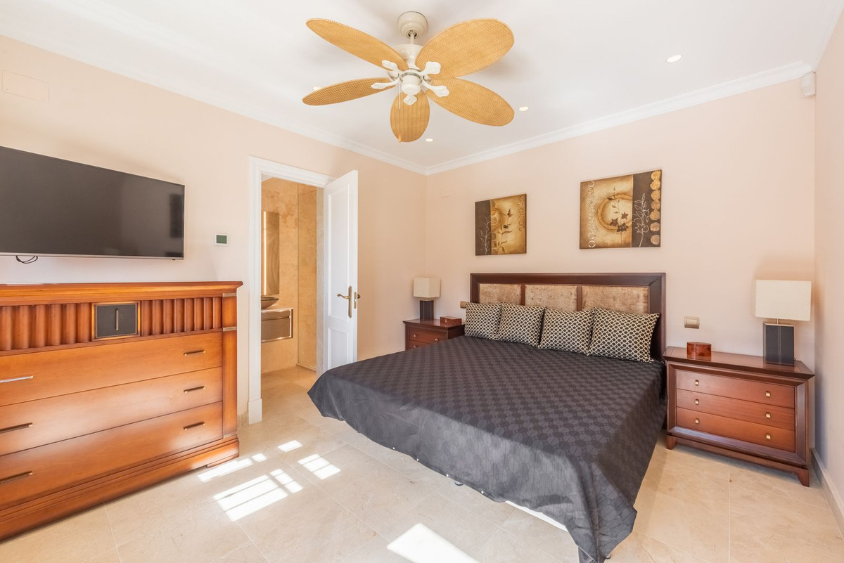 Huis te koop in Estepona | 6 slaapkamers H4675324