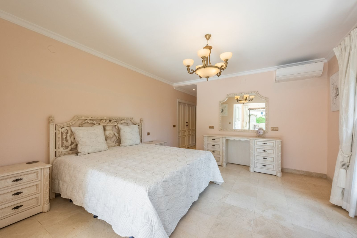 Huis te koop in Estepona | 6 slaapkamers H4675324