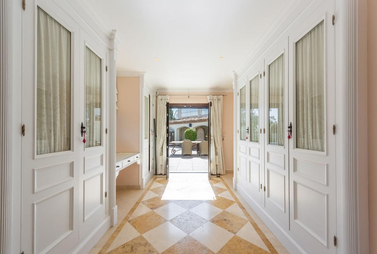 Huis te koop in Estepona | 6 slaapkamers H4675324