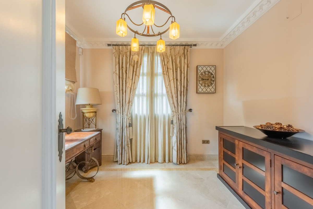 Huis te koop in Estepona | 6 slaapkamers H4675324