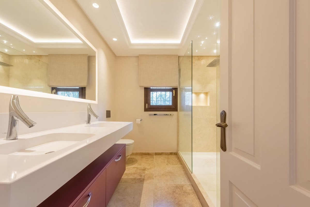 Huis te koop in Estepona | 6 slaapkamers H4675324