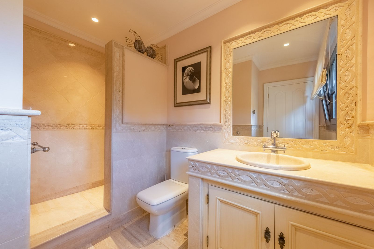Huis te koop in Estepona | 6 slaapkamers H4675324