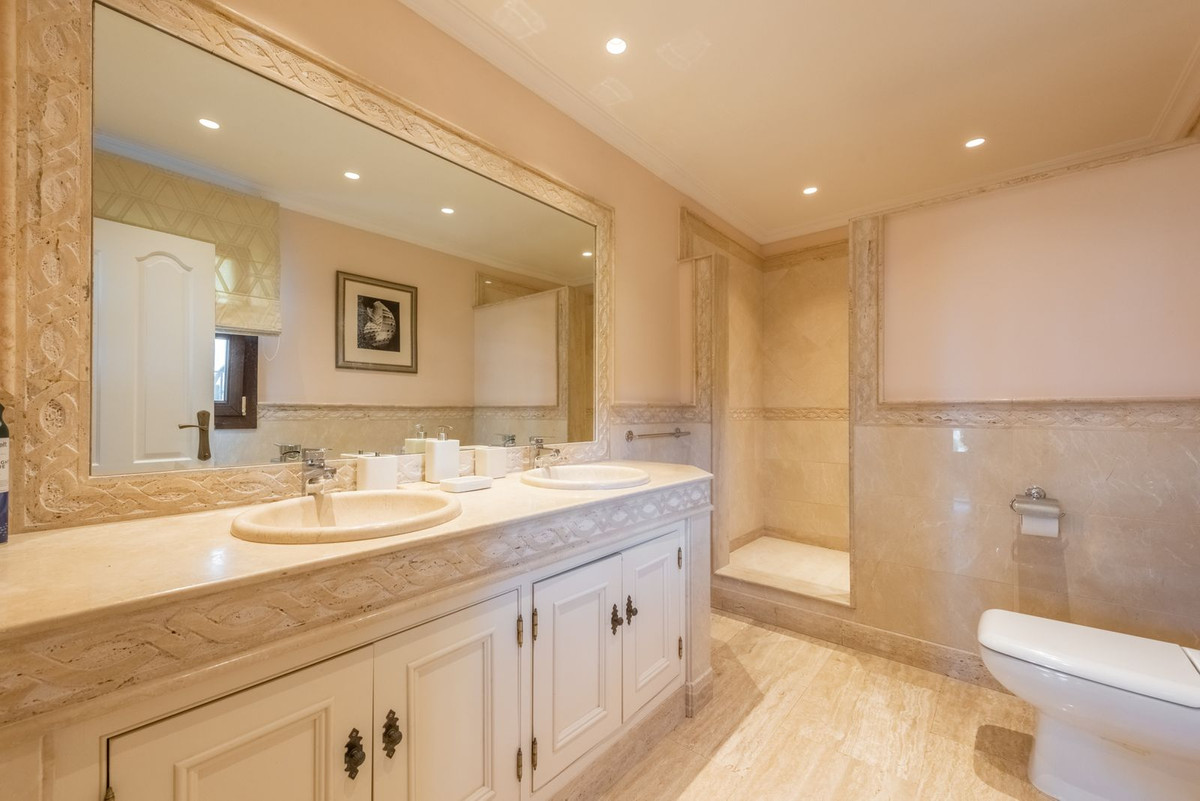 Huis te koop in Estepona | 6 slaapkamers H4675324
