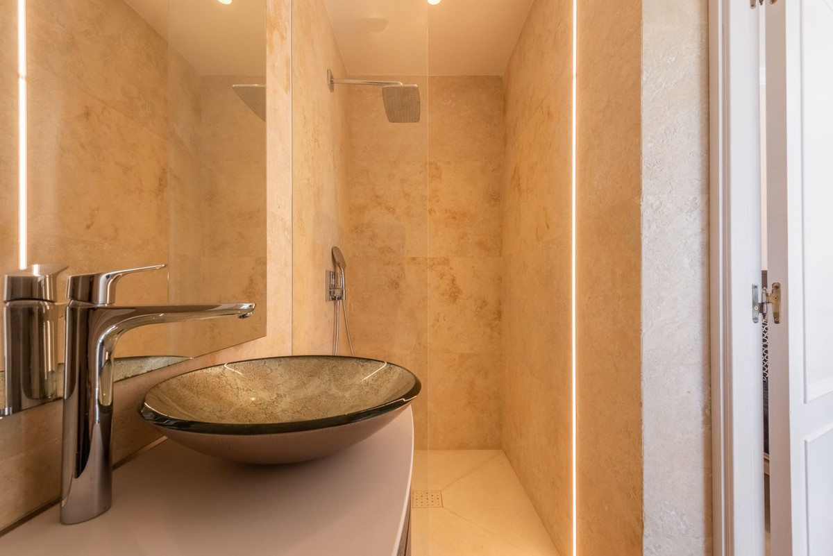 Huis te koop in Estepona | 6 slaapkamers H4675324