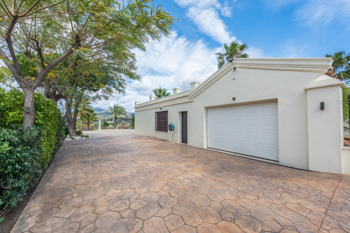 Huis te koop in Estepona | 6 slaapkamers H4675324