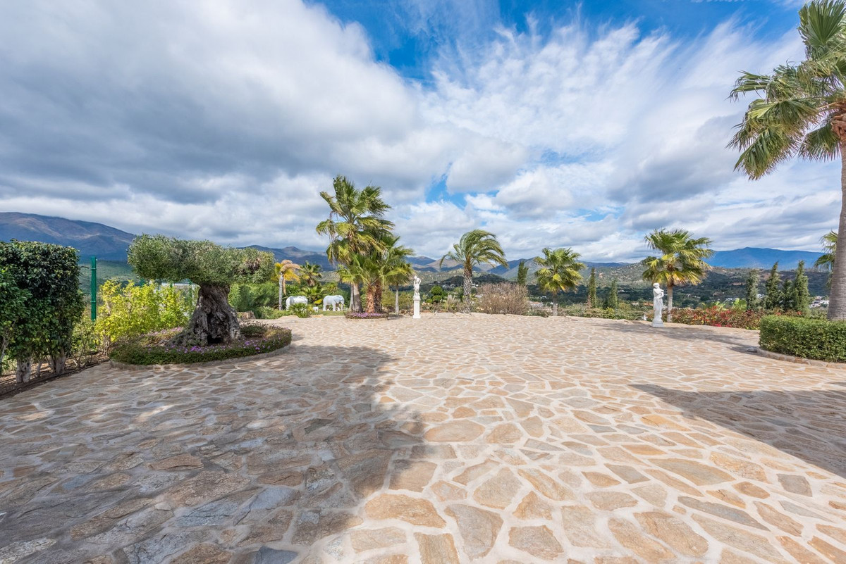 Huis te koop in Estepona | 6 slaapkamers H4675324