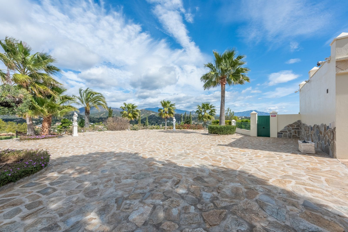 Huis te koop in Estepona | 6 slaapkamers H4675324