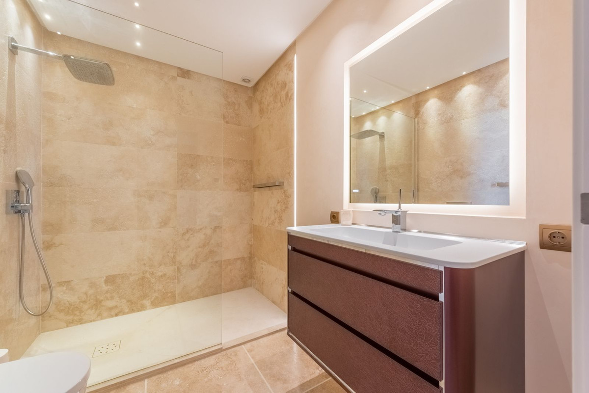 Huis te koop in Estepona | 6 slaapkamers H4675324