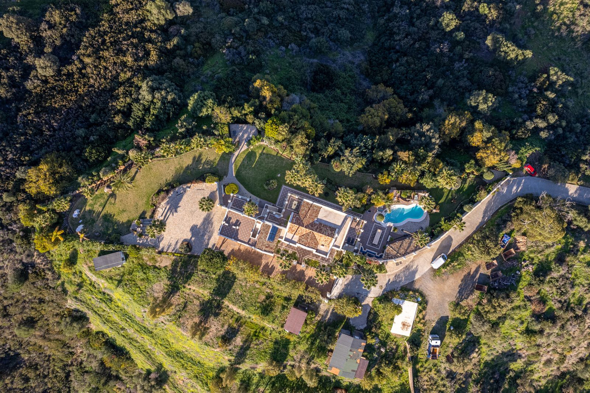 Huis te koop in Estepona | 6 slaapkamers H4675324
