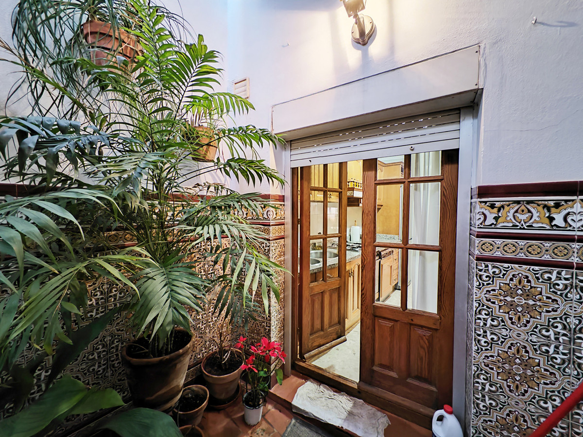 Huis te koop in Estepona | 5 slaapkamers H4693228