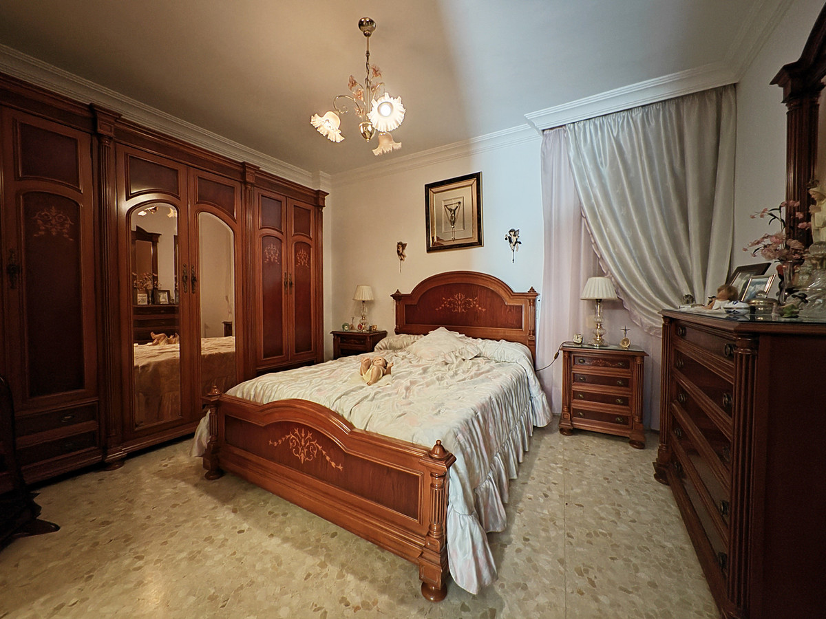 Huis te koop in Estepona | 5 slaapkamers H4693228