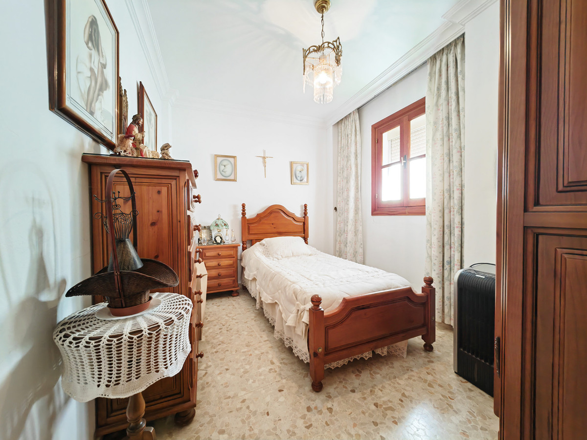 Huis te koop in Estepona | 5 slaapkamers H4693228