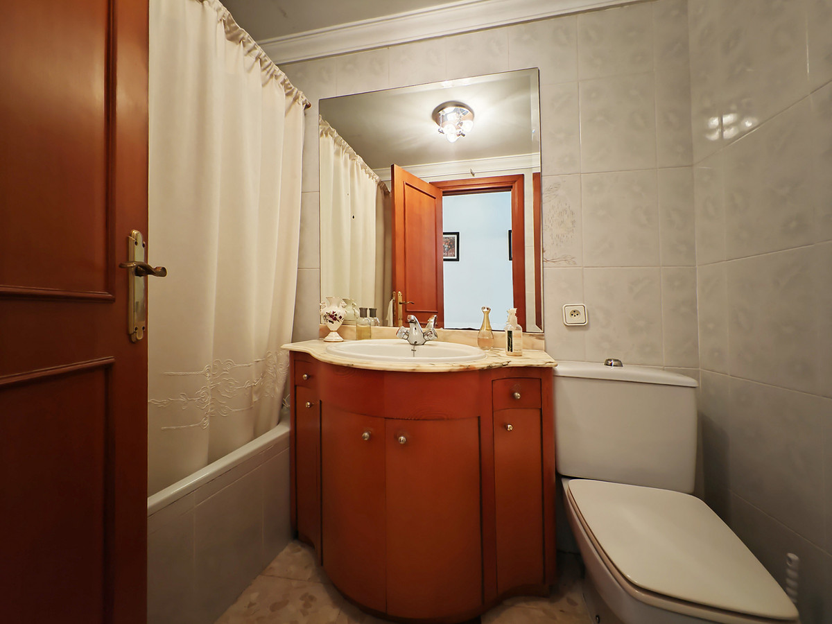 Huis te koop in Estepona | 5 slaapkamers H4693228