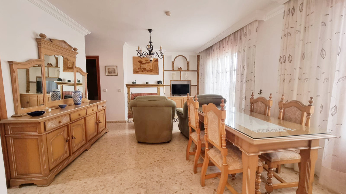 Huis te koop in Estepona | 5 slaapkamers H4693228
