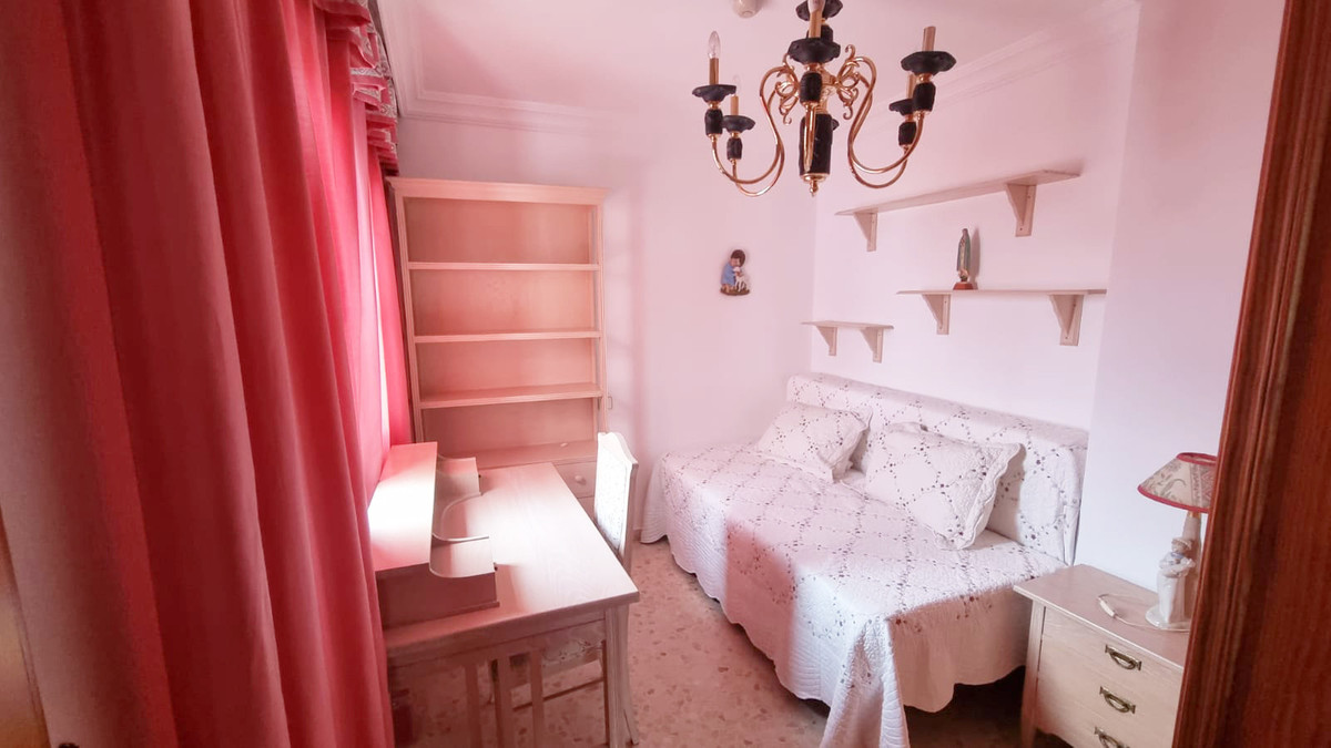 Huis te koop in Estepona | 5 slaapkamers H4693228