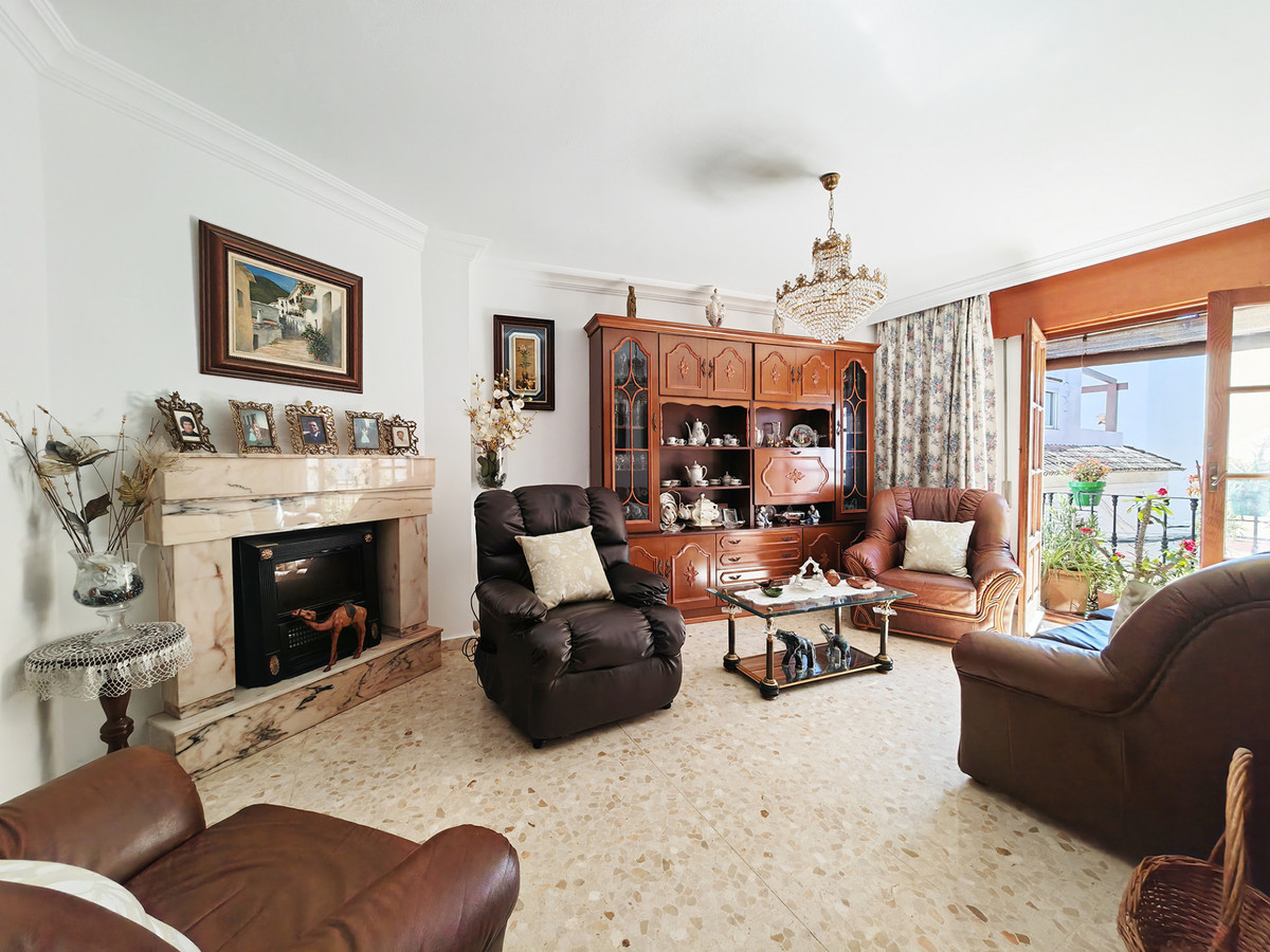 Huis te koop in Estepona | 5 slaapkamers H4693228