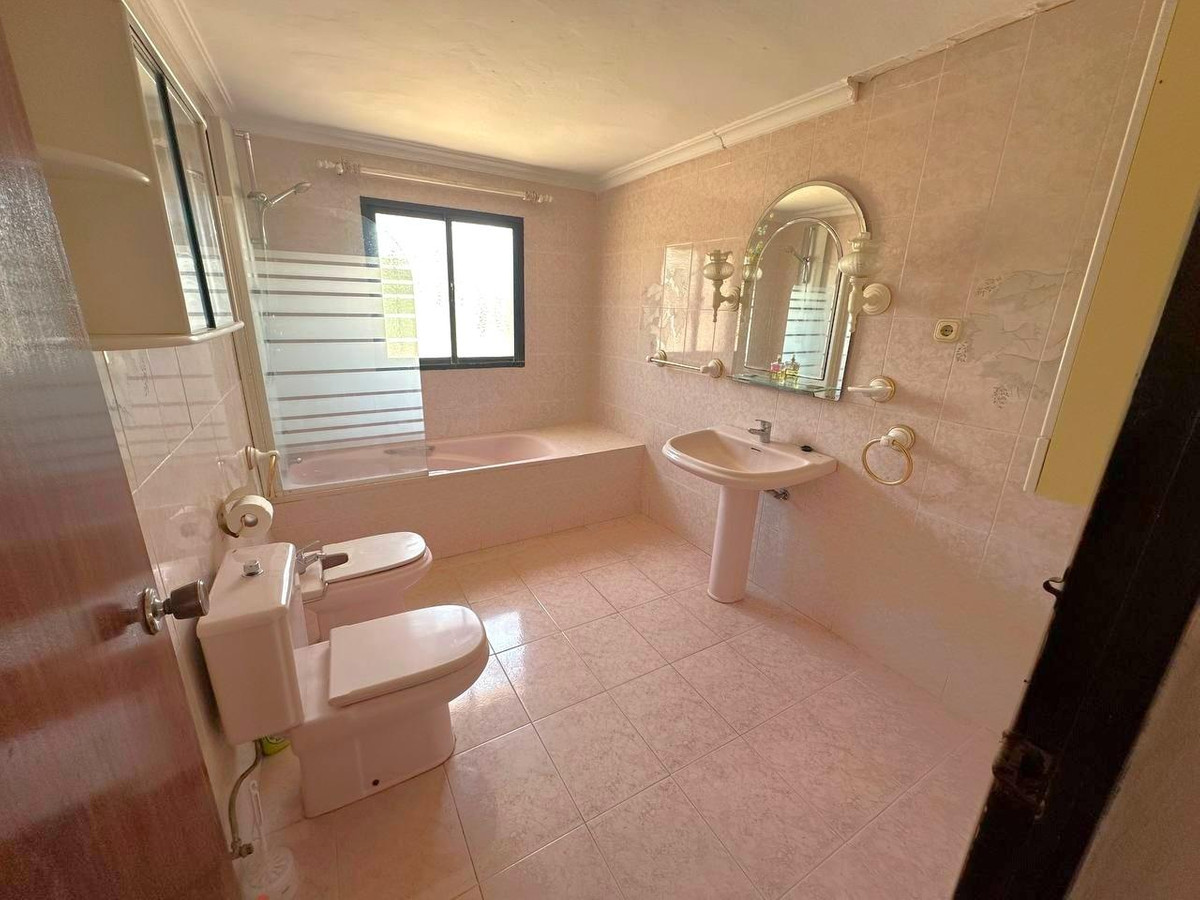 Finca - Cortijo te koop in Estepona | 4 slaapkamers H4918561