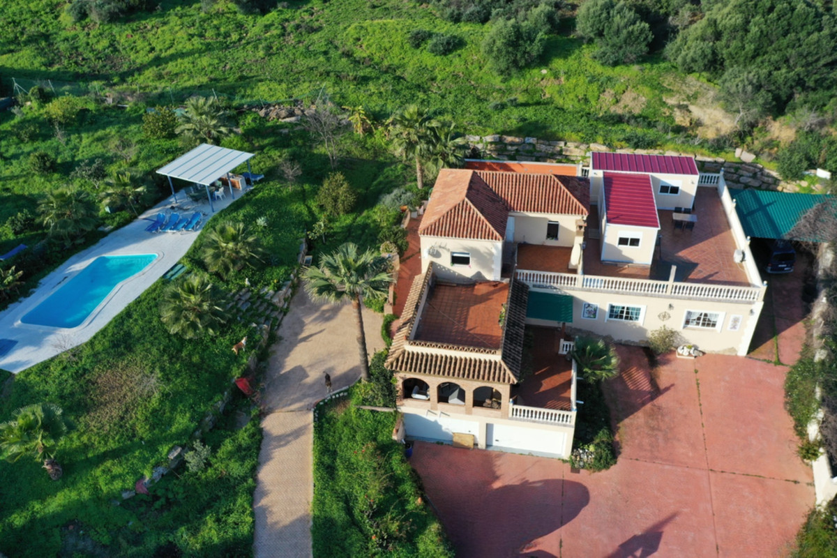 Huis te koop in Estepona | 6 slaapkamers H4964443