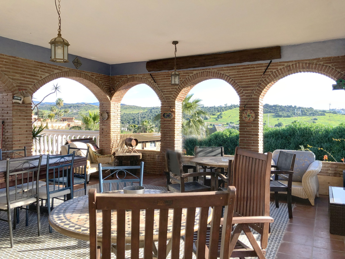 Huis te koop in Estepona | 6 slaapkamers H4964443