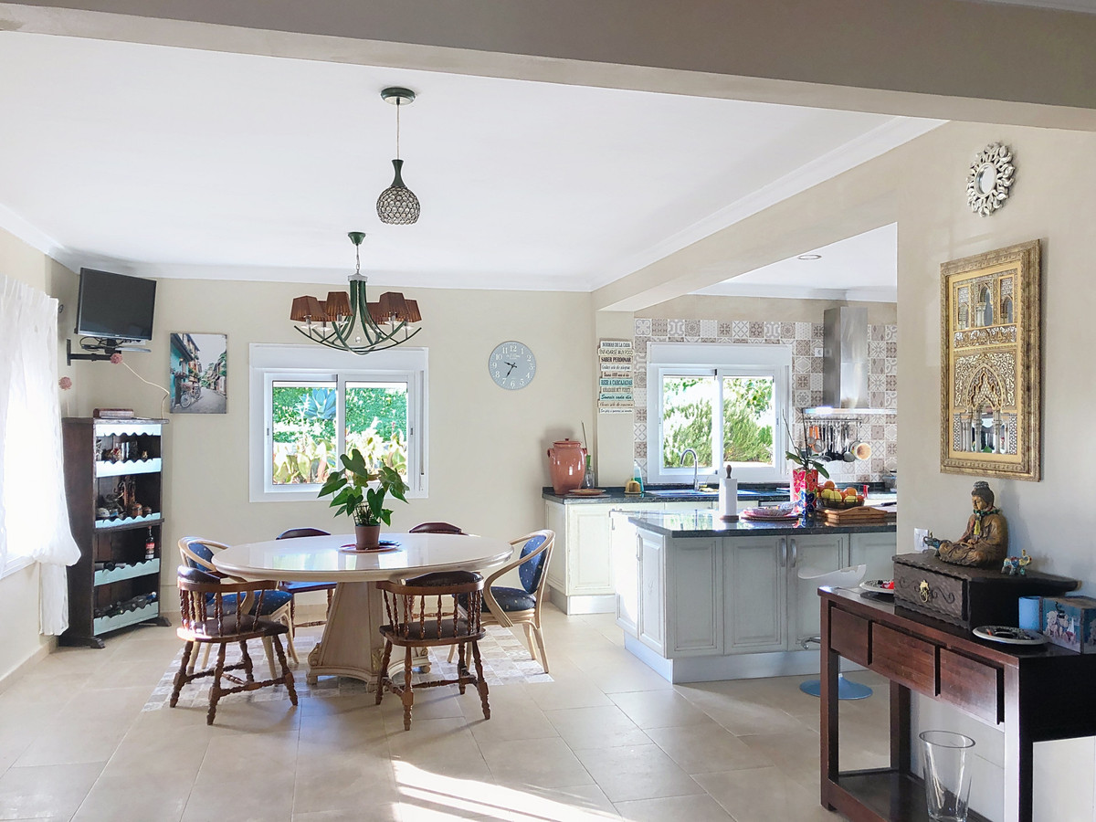 Huis te koop in Estepona | 6 slaapkamers H4964443