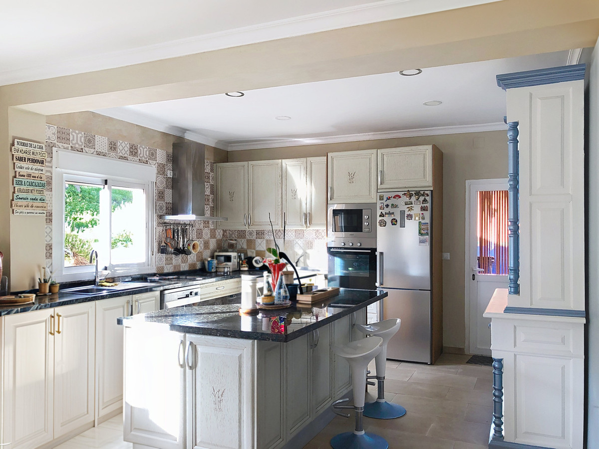 Huis te koop in Estepona | 6 slaapkamers H4964443