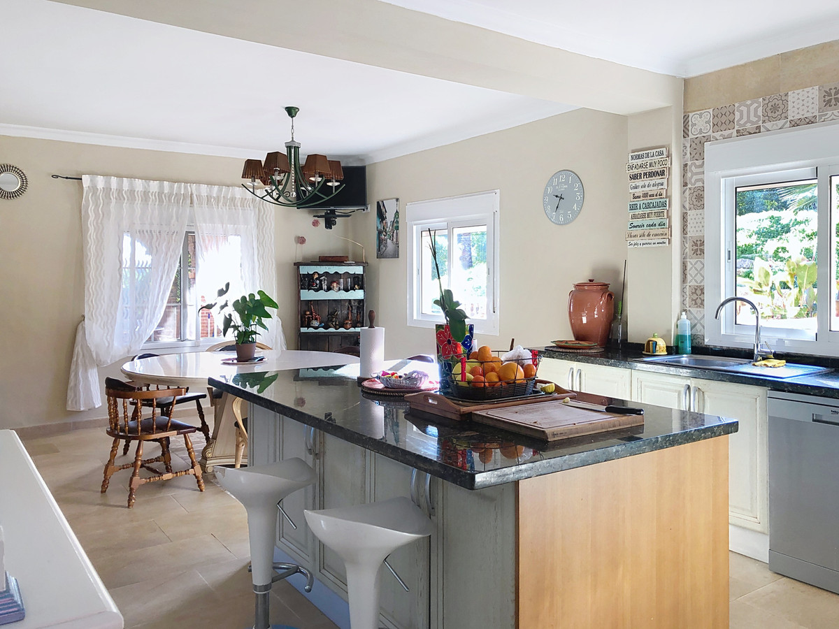 Huis te koop in Estepona | 6 slaapkamers H4964443