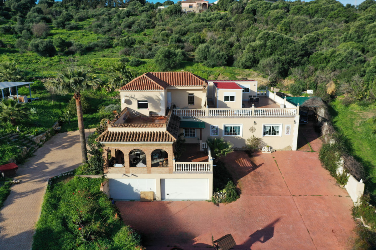 Huis te koop in Estepona | 6 slaapkamers H4964443