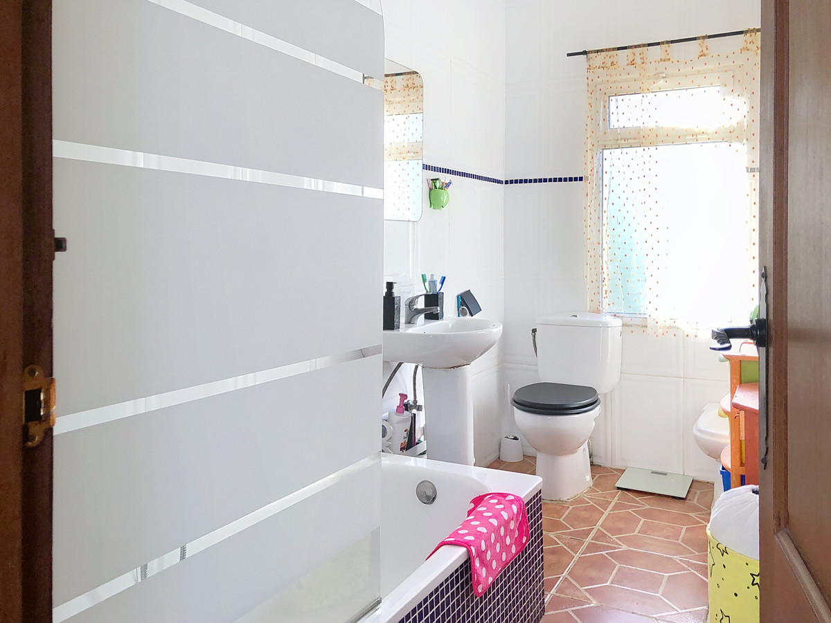 Huis te koop in Estepona | 6 slaapkamers H4964443
