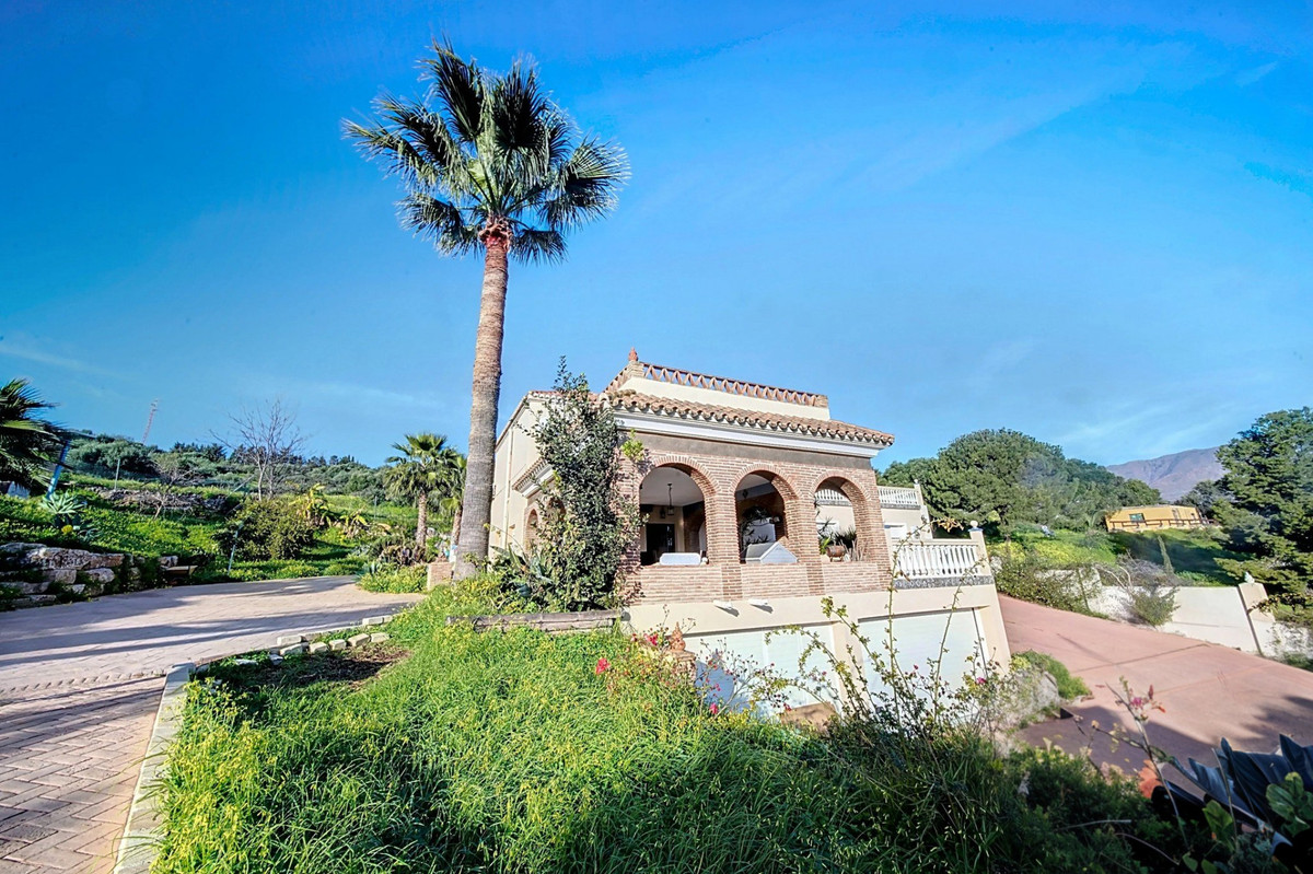 Huis te koop in Estepona | 6 slaapkamers H4964443