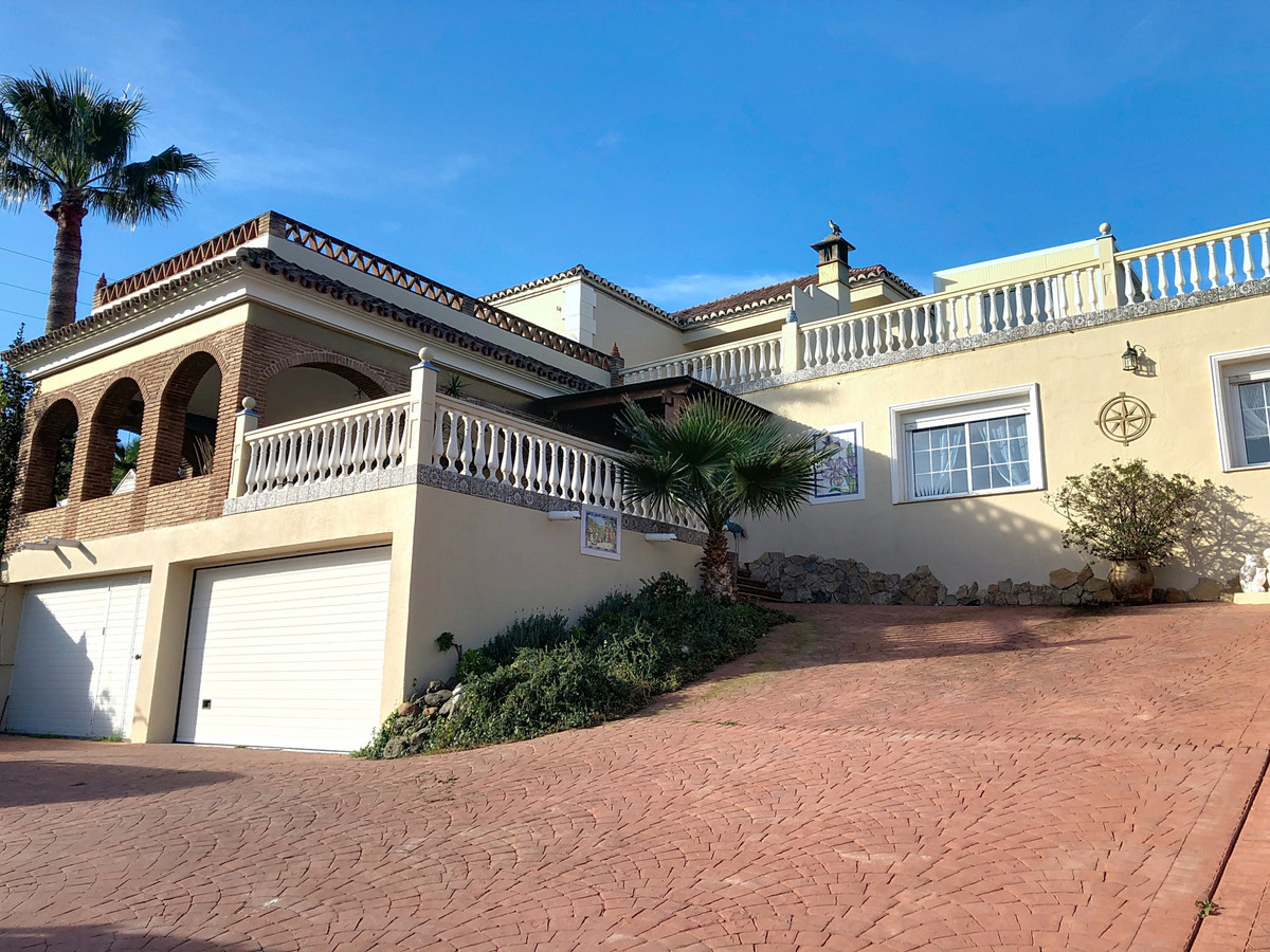 Huis te koop in Estepona | 6 slaapkamers H4964443