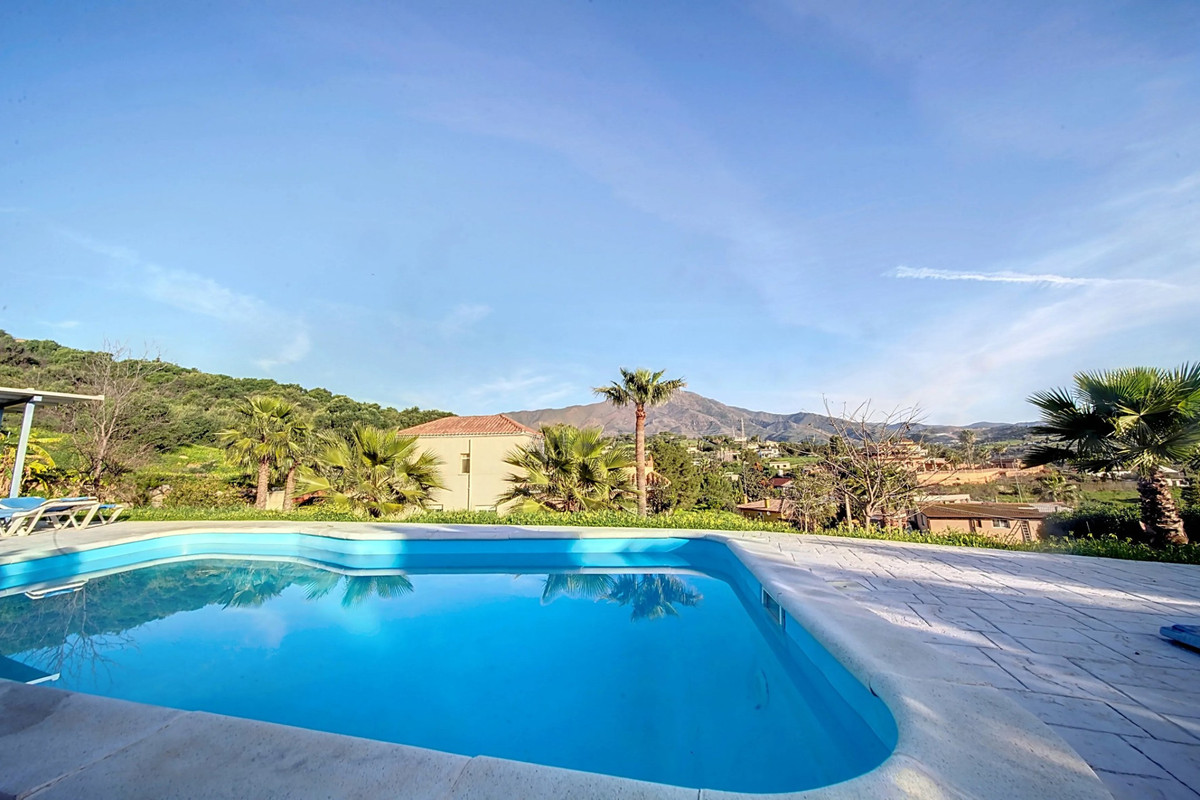 Huis te koop in Estepona | 6 slaapkamers H4964443