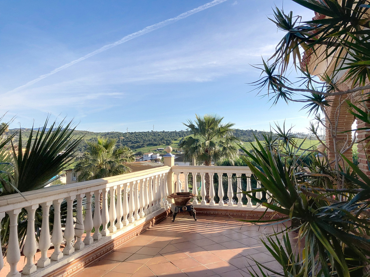 Huis te koop in Estepona | 6 slaapkamers H4964443