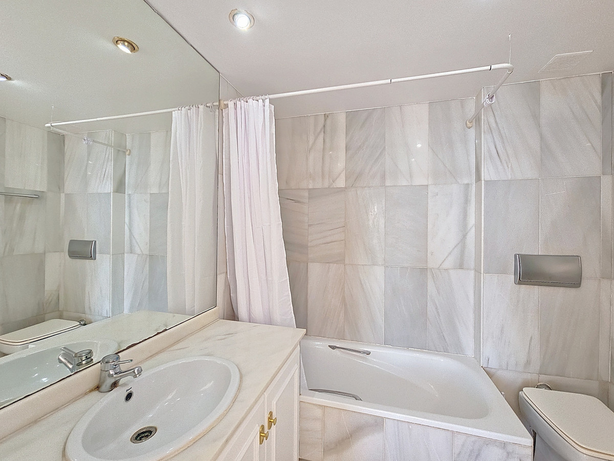 Huis te koop in Estepona | 5 slaapkamers H4986400