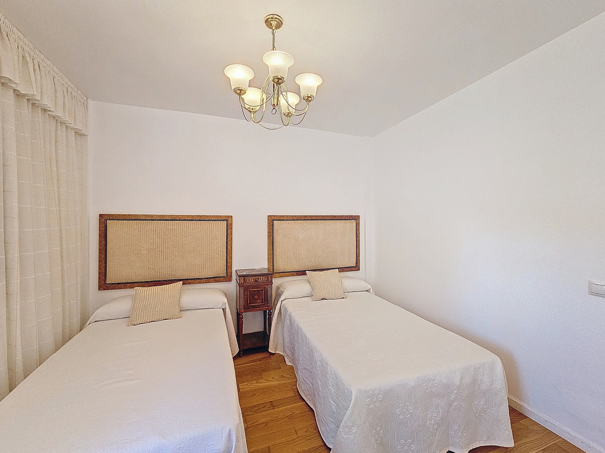 Huis te koop in Estepona | 5 slaapkamers H4986400