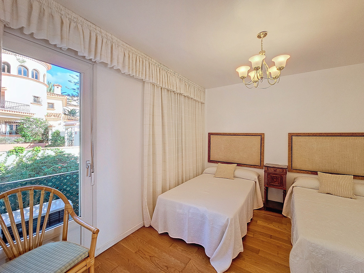Huis te koop in Estepona | 5 slaapkamers H4986400