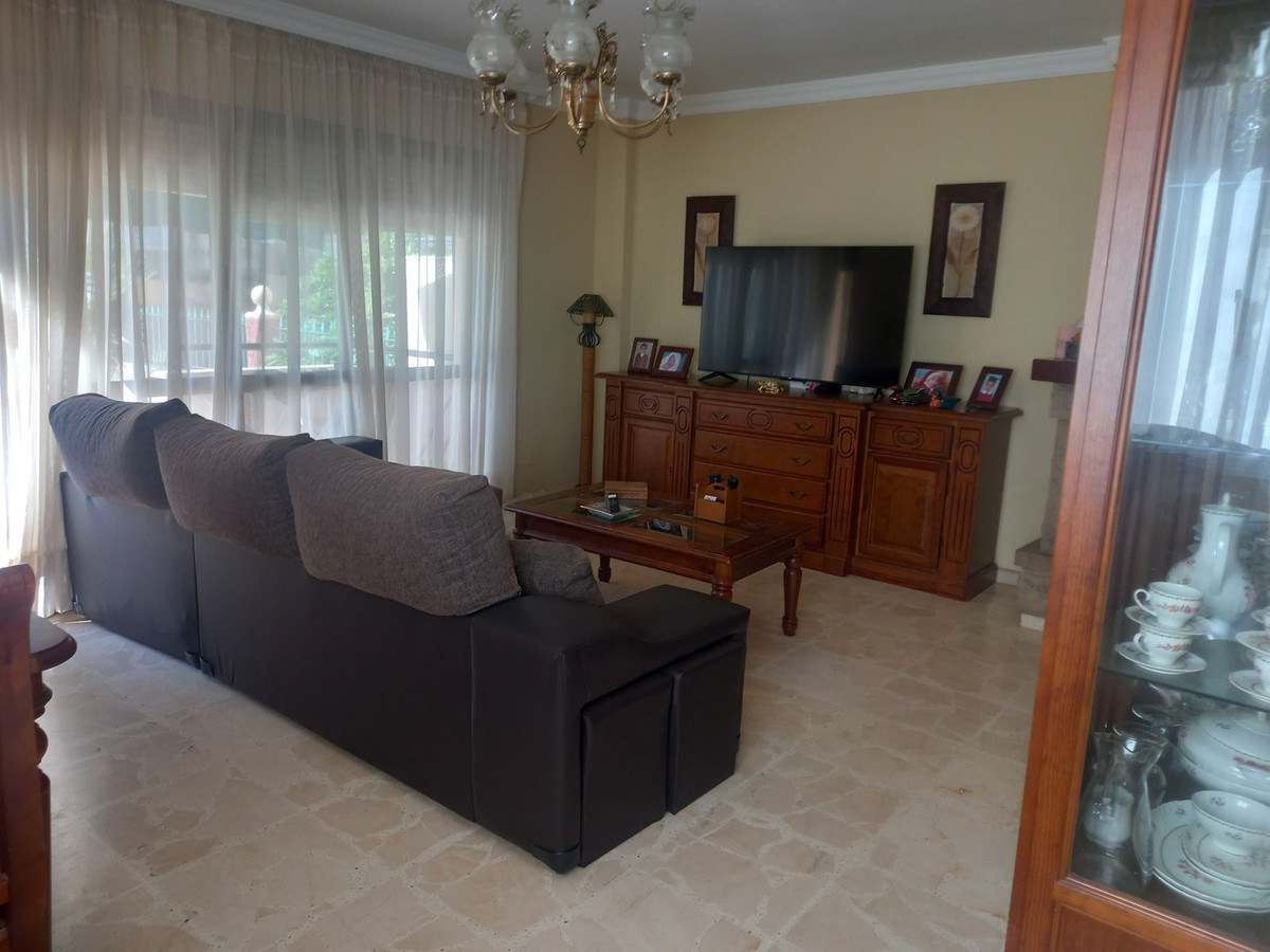 Semi-Vrijstaande Villa in Estepona-1