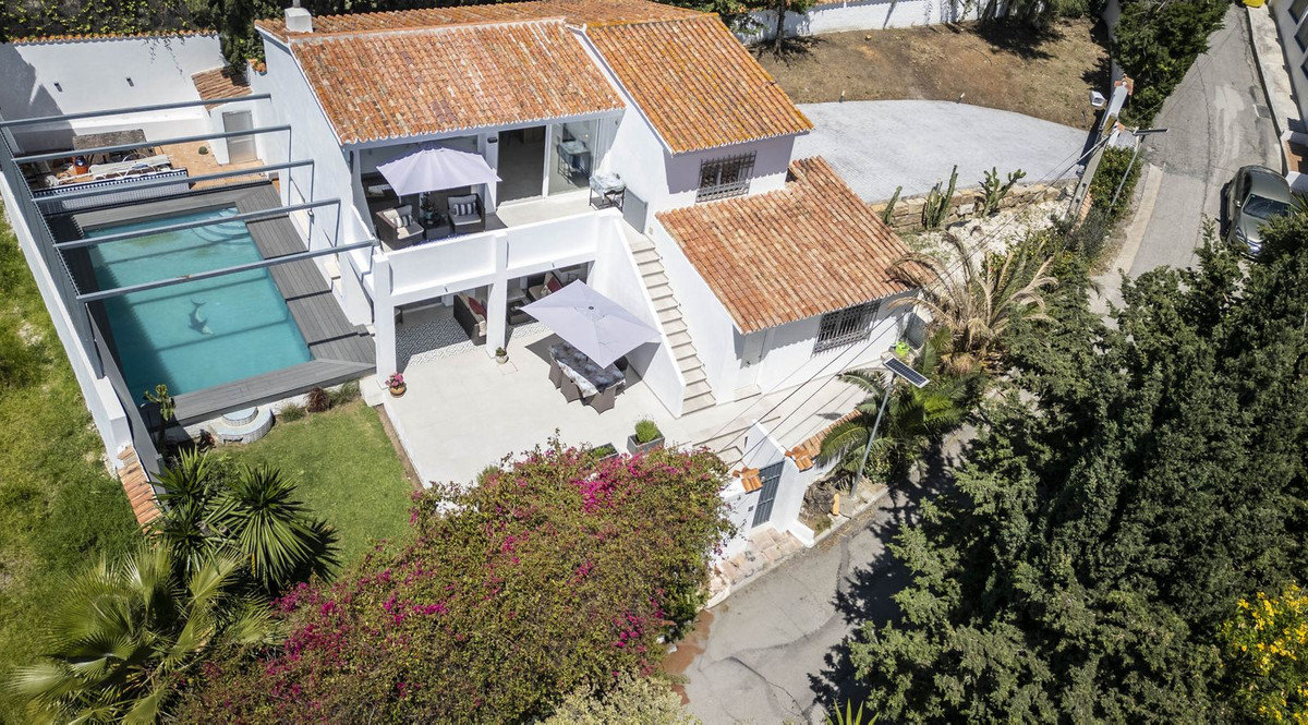 Detached Villa for sale in Estepona | 4 bedrooms H5026831