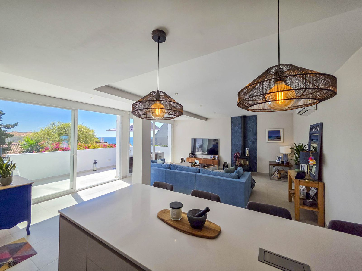 Detached Villa for sale in Estepona | 4 bedrooms H5026831