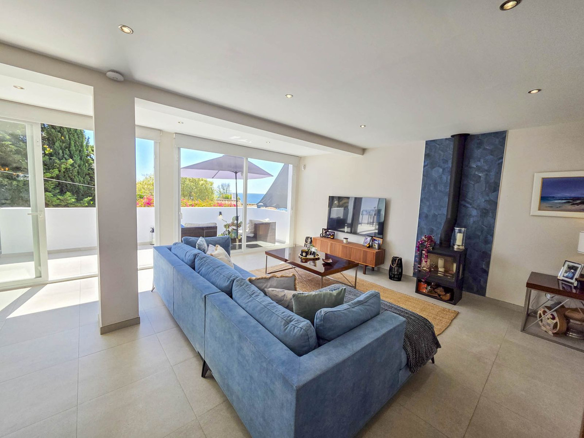 Detached Villa for sale in Estepona | 4 bedrooms H5026831