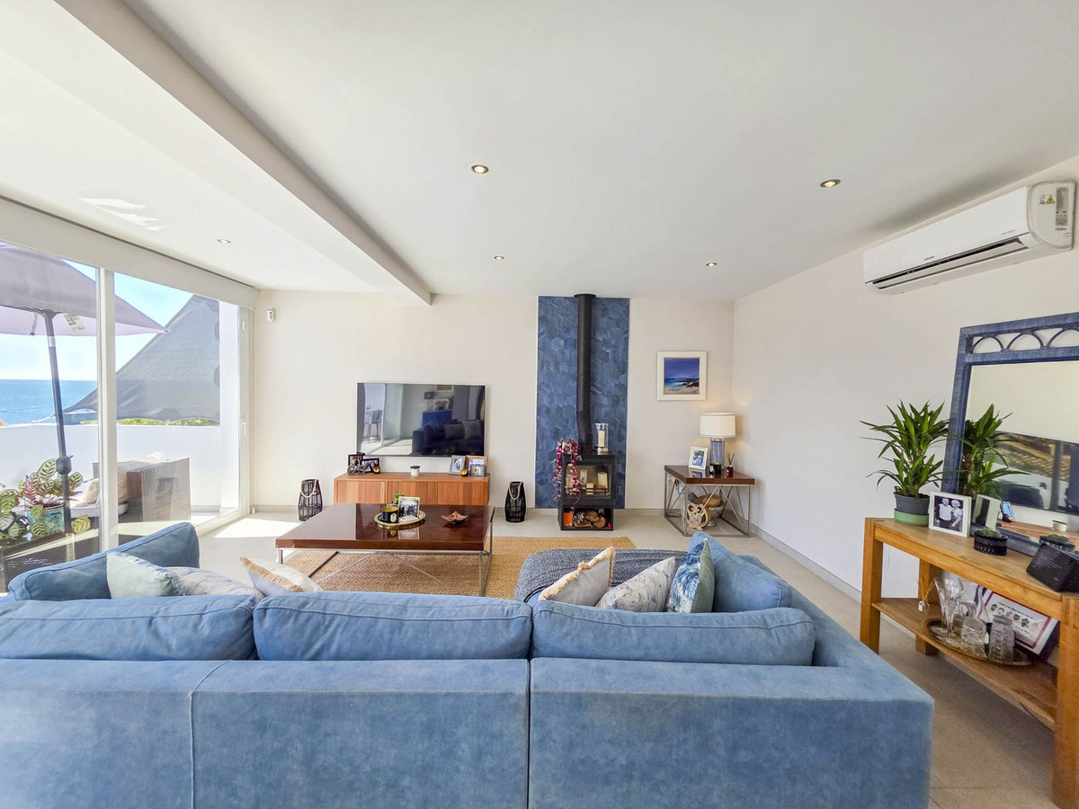 Detached Villa for sale in Estepona | 4 bedrooms H5026831
