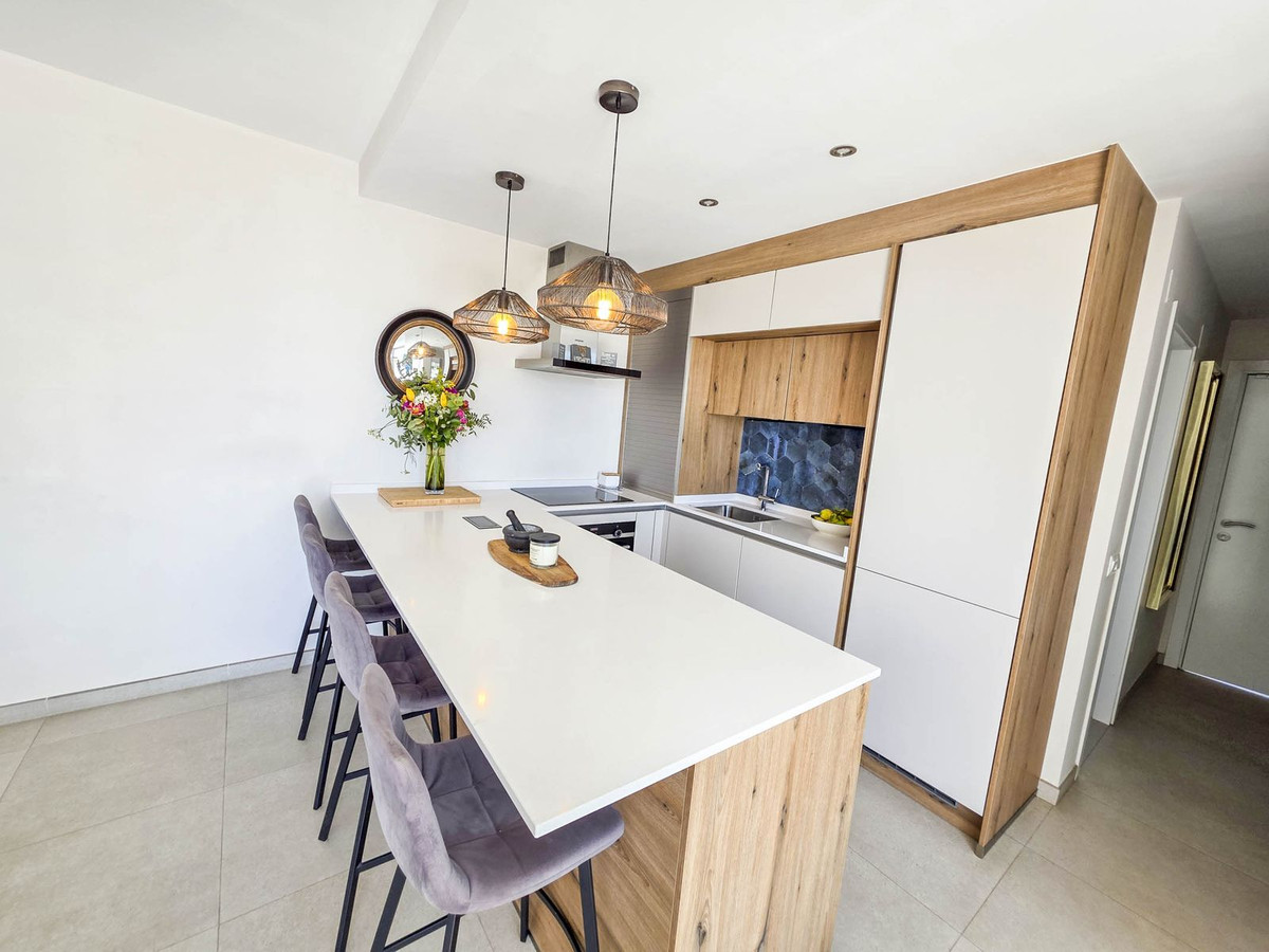 Detached Villa for sale in Estepona | 4 bedrooms H5026831