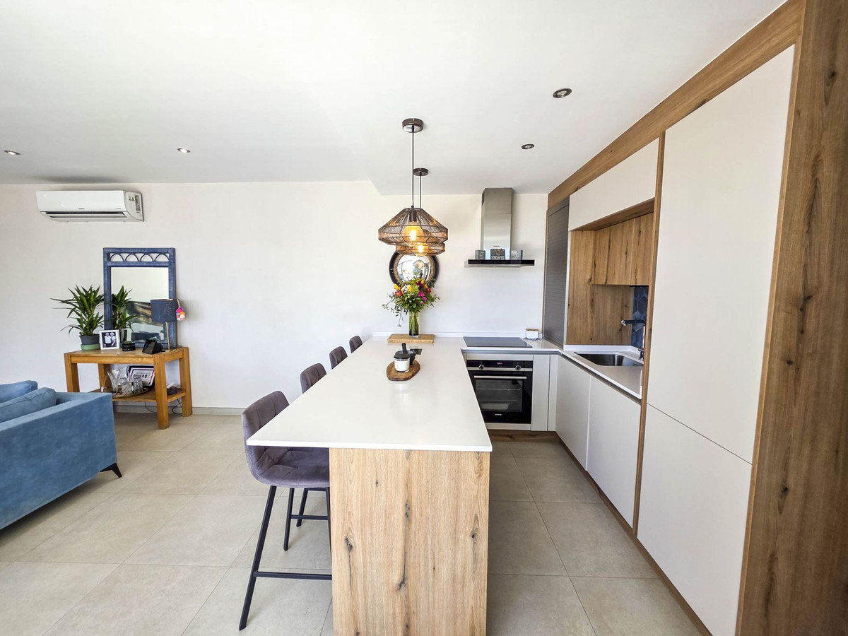 Detached Villa for sale in Estepona | 4 bedrooms H5026831