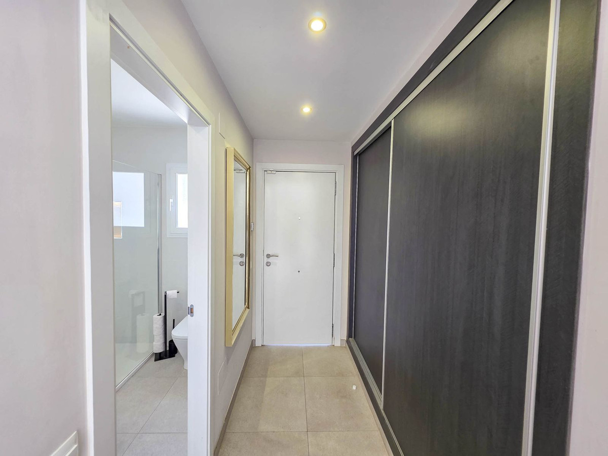 Detached Villa for sale in Estepona | 4 bedrooms H5026831