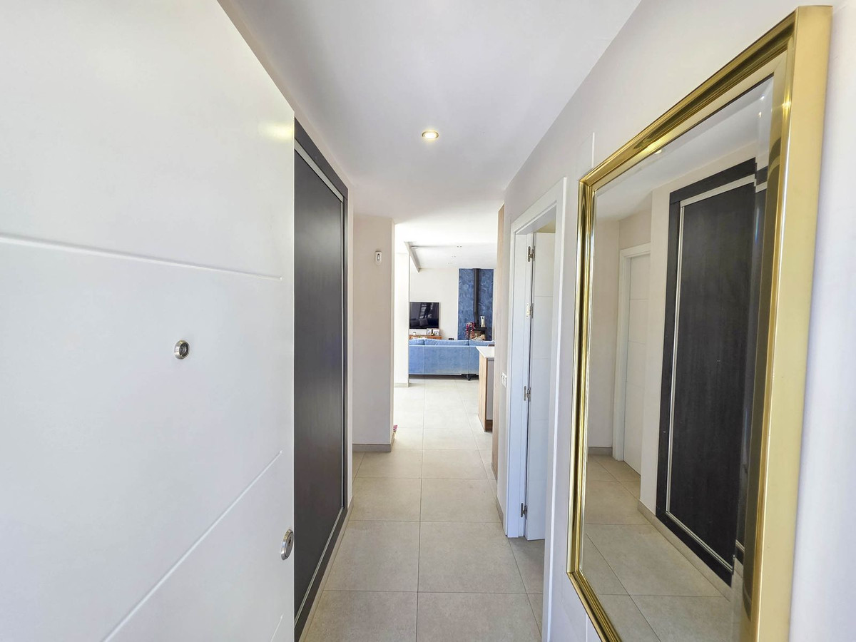 Detached Villa for sale in Estepona | 4 bedrooms H5026831