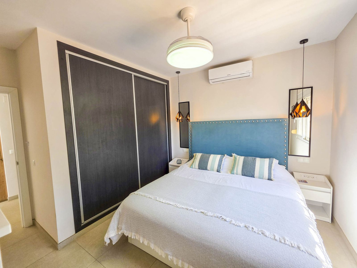 Detached Villa for sale in Estepona | 4 bedrooms H5026831
