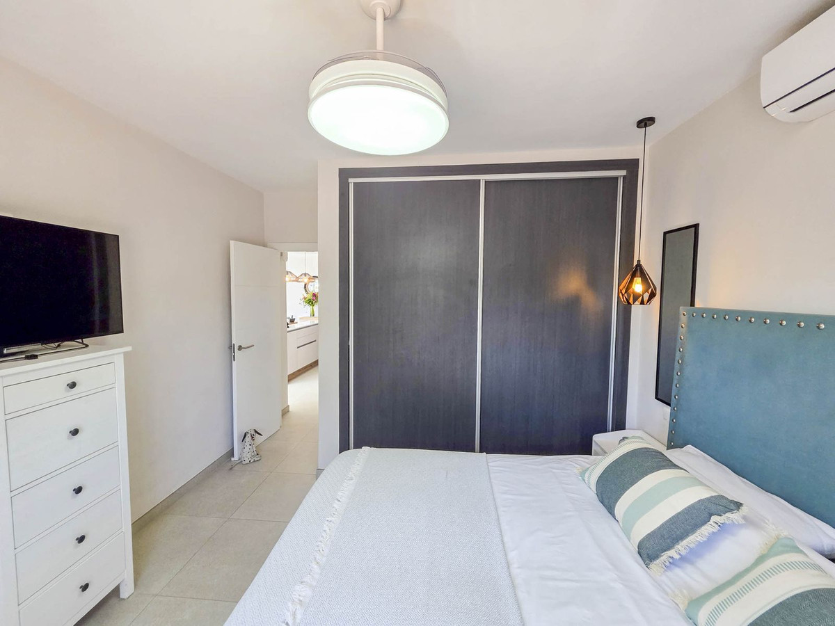 Detached Villa for sale in Estepona | 4 bedrooms H5026831