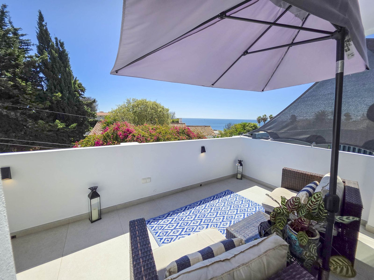 Detached Villa for sale in Estepona | 4 bedrooms H5026831